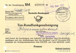 Vorderseite des ausgefüllten Vordrucks einer Ton-Rundfunkgenehmigung der Deutschen Bundespost. 