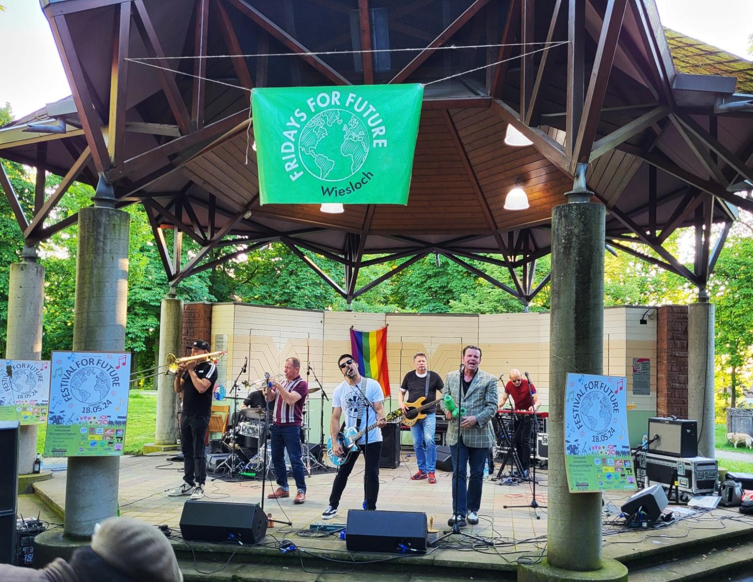 The Busters All Stars spielen beim Festival for Future im Gerbersruhpark.