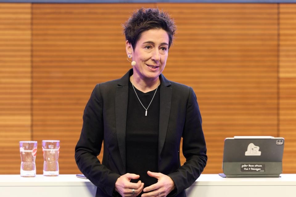 2025-12_Dunja_Hayali1