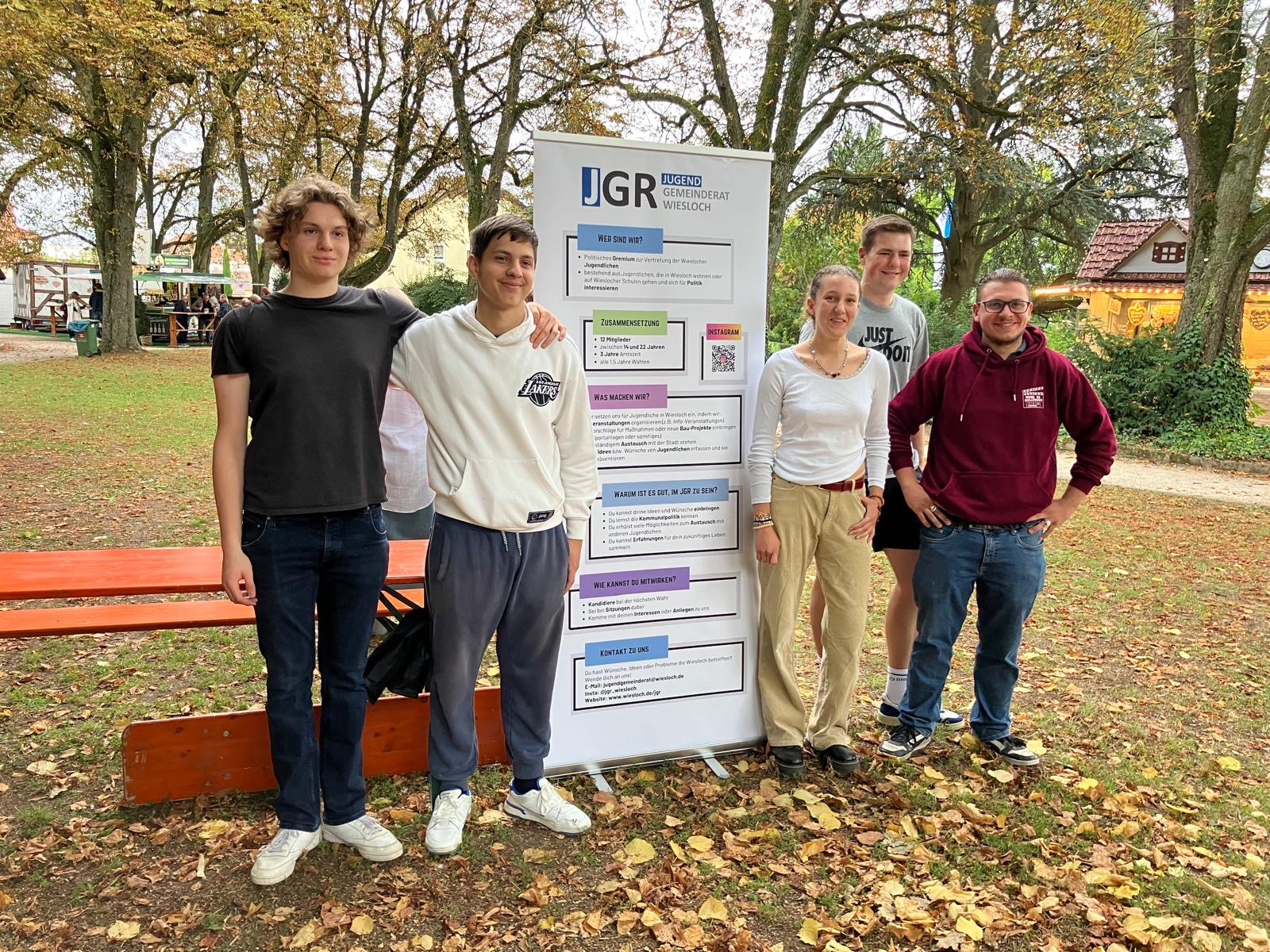 Der Jugendgemeinderat präsentiert sich beim Winzerfest 2025.