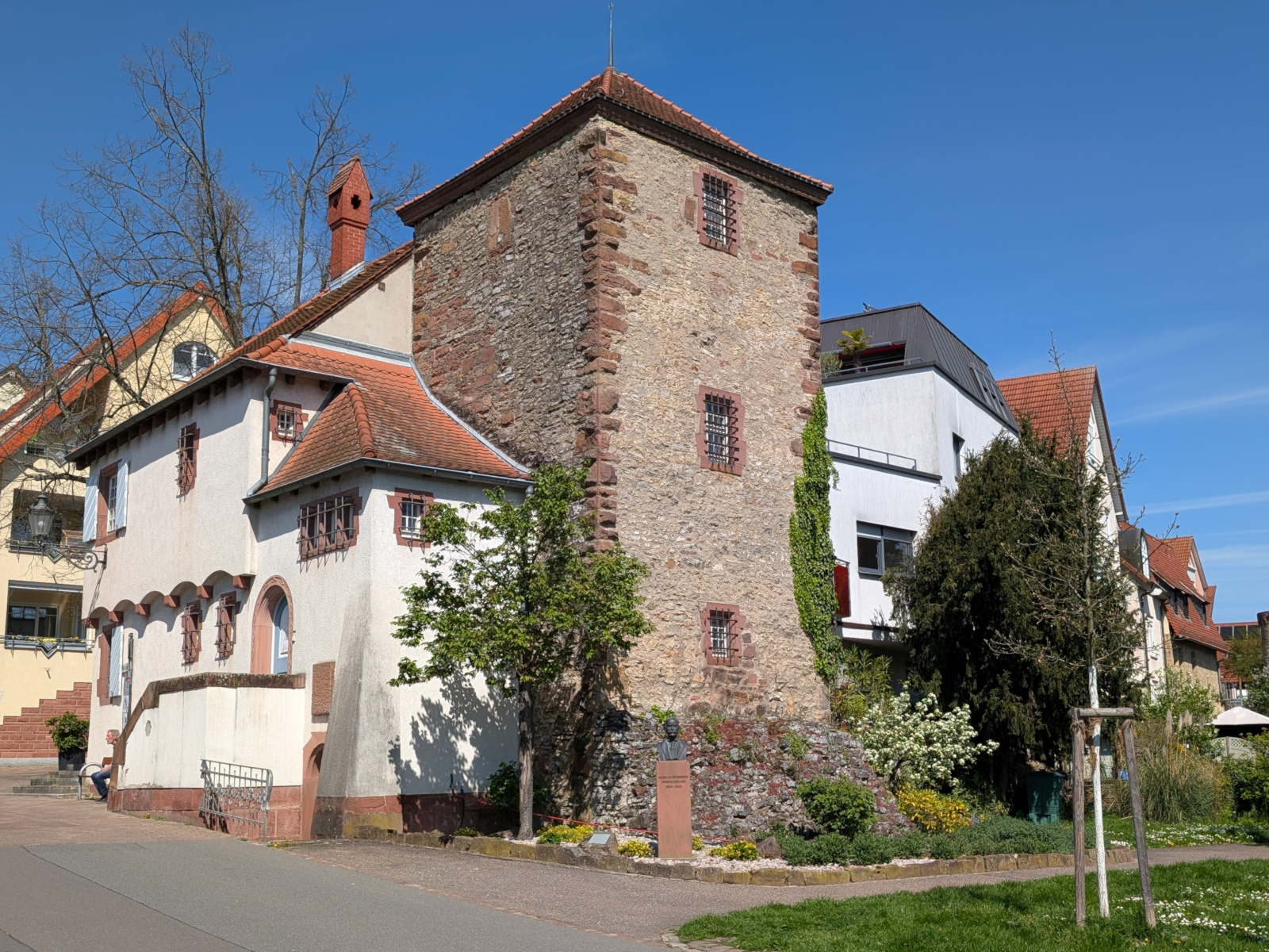 Städtisches Museum mit Wehrturm am Röhrbuckel.