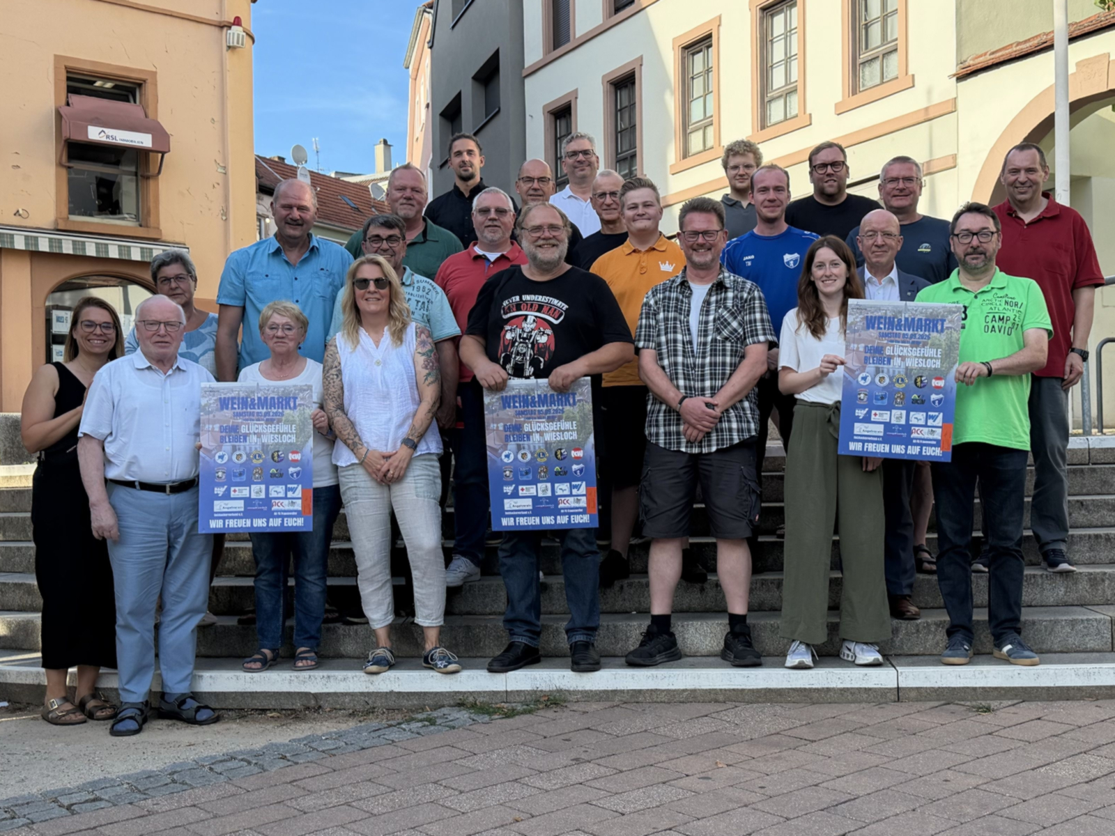 Gruppenfoto der Vertreterinnen und Vertreter teilnehmender Vereine.