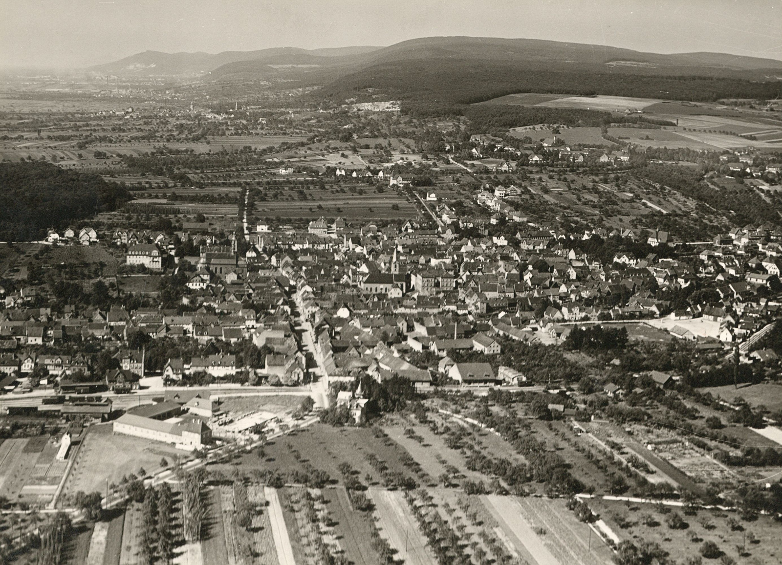 Luftbild von Wiesloch, 1930 aufgenommen.