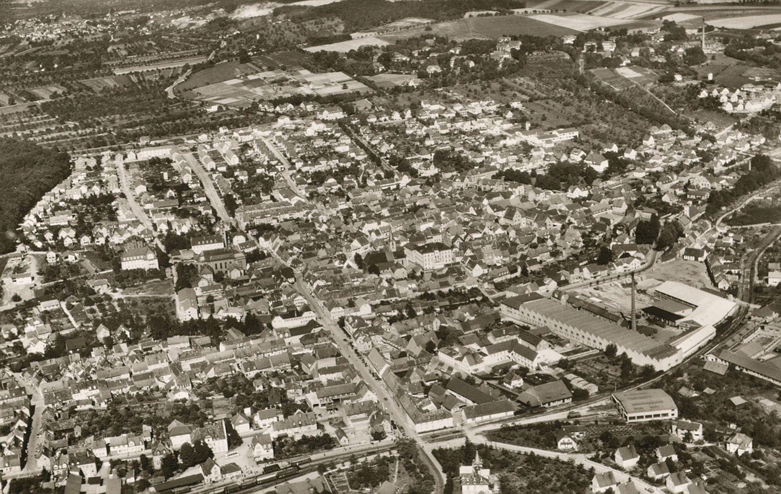 Luftbild von Wiesloch, 1957 aufgenommen.