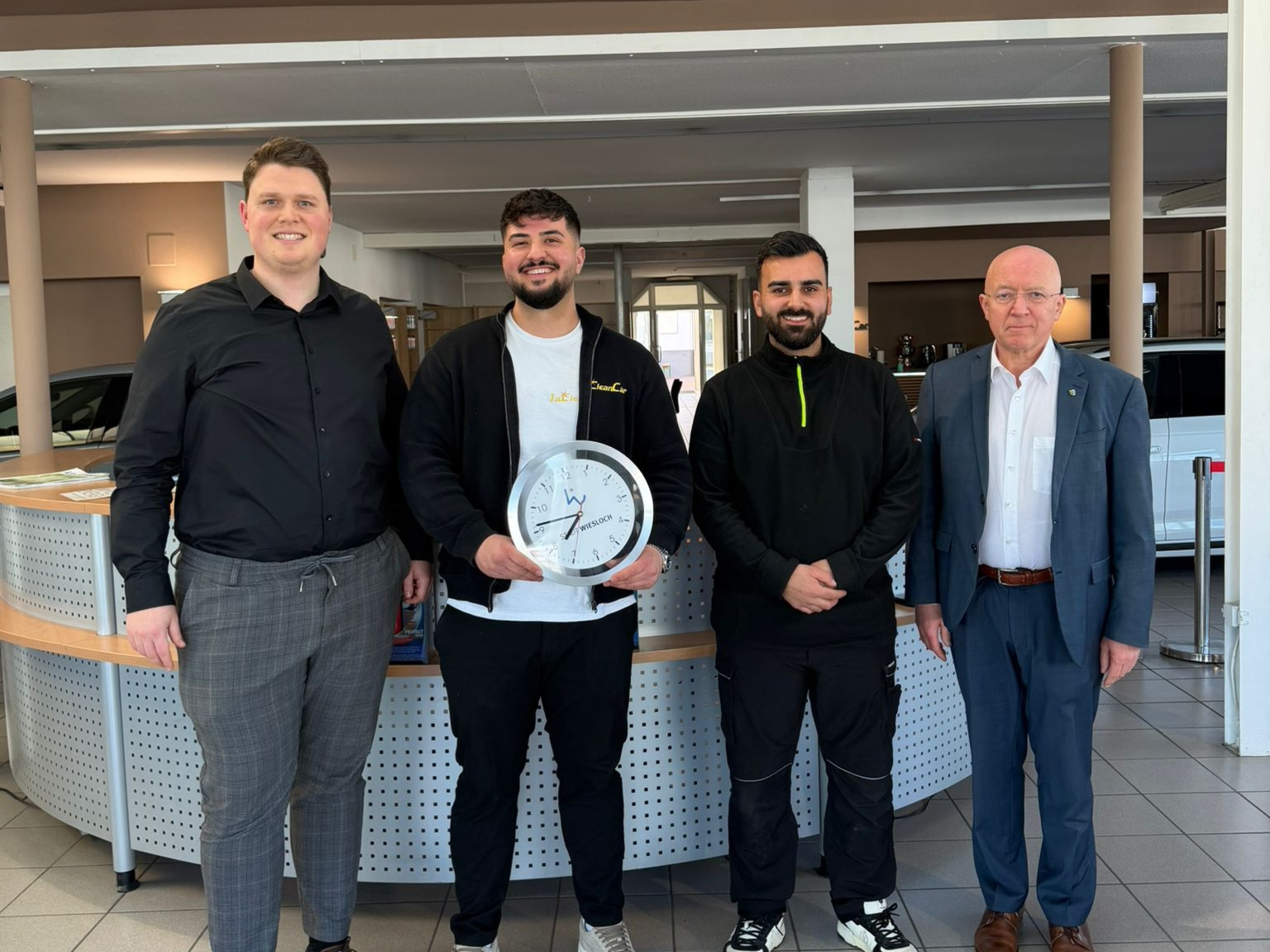 BM Ludwig Sauer und Wirtschaftsförderer Benedikt Krauter besuchen das Unternehmen.