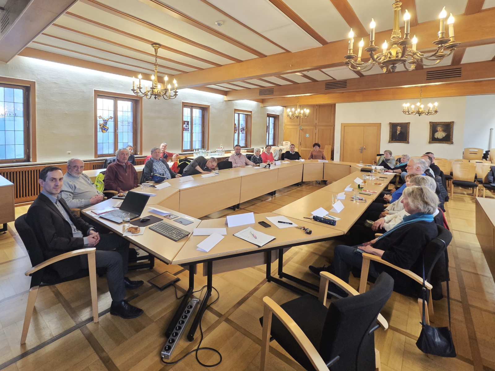 Stadtarchivar Martin Sommer begrüßte zahlreiche Interessierte Menschen.