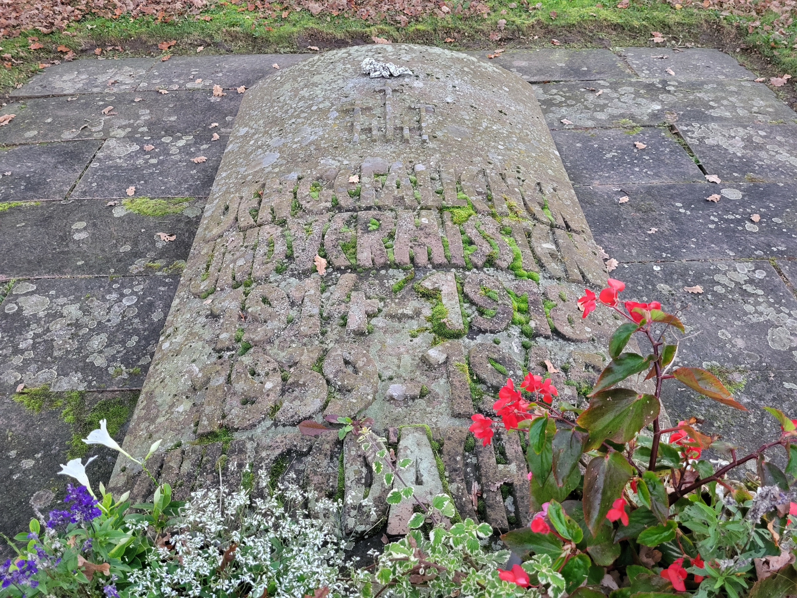 Denkmal auf dem Hauptfriedhof für die Gefallenen und Vermissten beider Weltkriege.