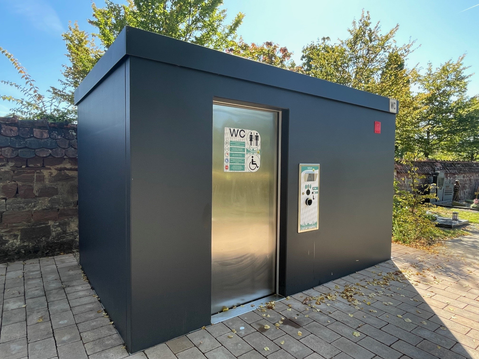 Toilettenanlage auf dem Hauptfriedhof.